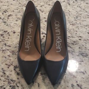 New without box pumps